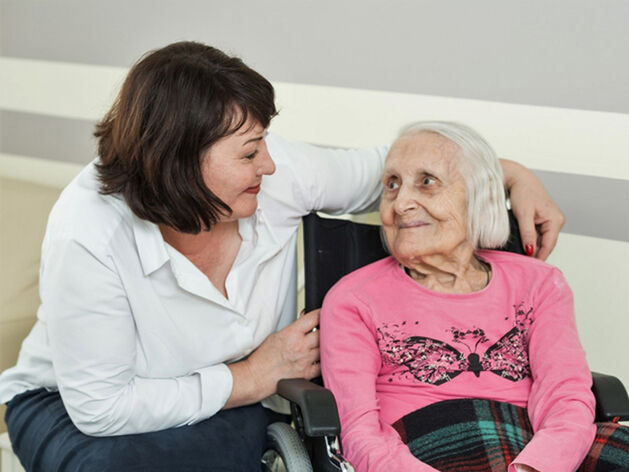 «Опека» для пожилых: поручите заботу профессионалам