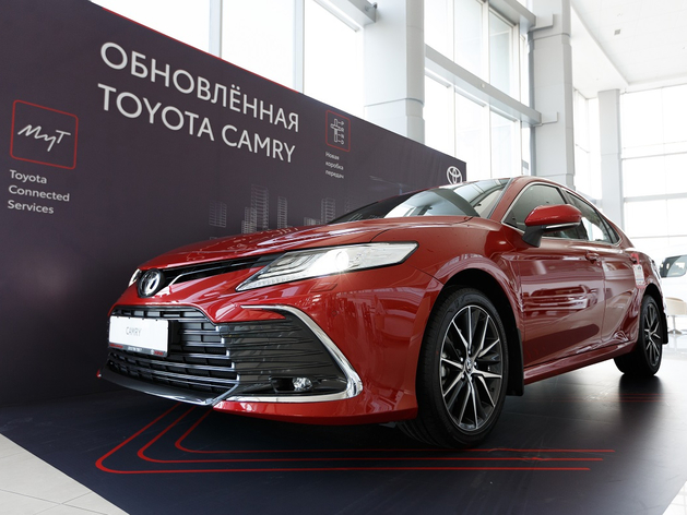 Обновленный бизнес-седан Toyota Camry – в Челябинске