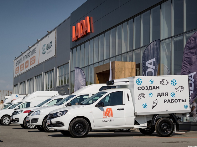 Для бизнеса и соцсферы: Челябинску представили коммерческий транспорт LADA