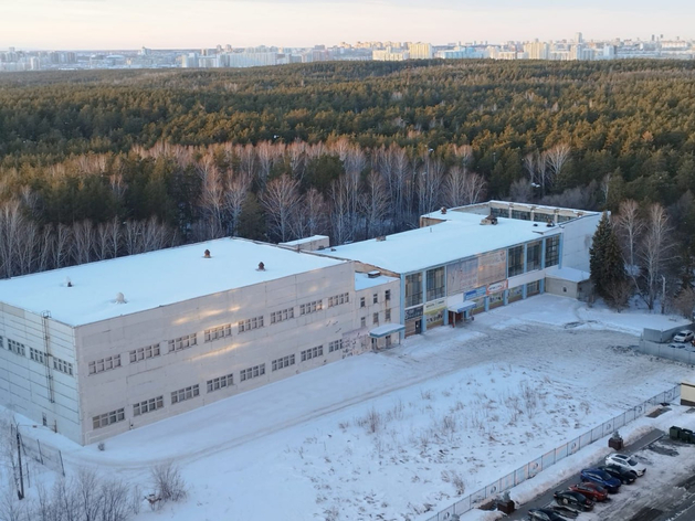 В Челябинске стартовал снос спорткомплекса «Полет». Что построят на его месте?