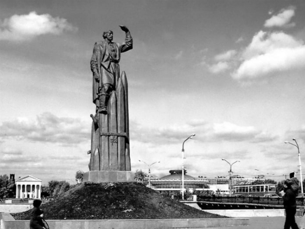 В Челябинске установят новый памятник первостроителям