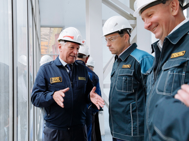 Константин Струков рассказал коллегам об экологии на фабрике «Курасан». Фото