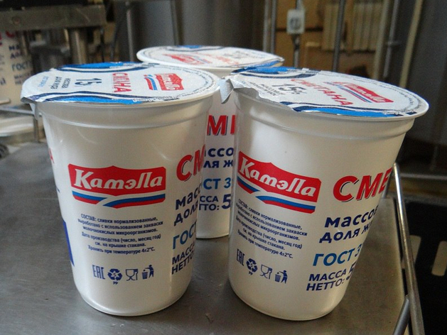 Челябинское предприятие лишили лицензии на производстве сметаны