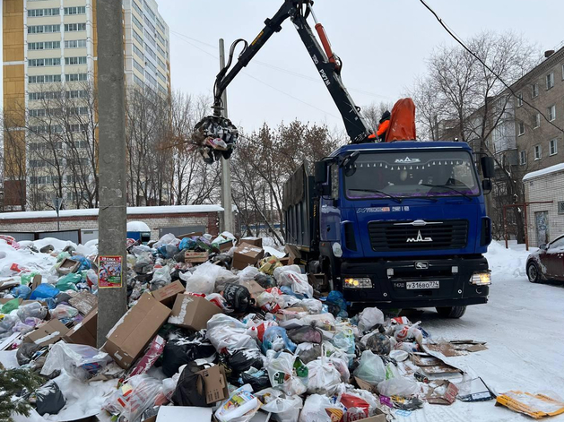Нехватка техники или ленивые УК: кого винят в челябинском «мусорном коллапсе»?