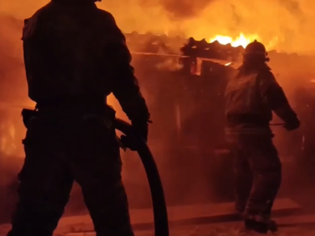 В Челябинской области сгорела часть известной мебельной фабрики