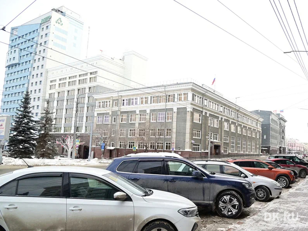 На главных улицах Челябинска уберут парковки и обустроят новые выделенные полосы