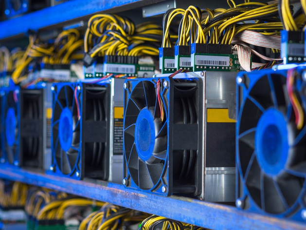 Начальника связи челябинского подразделения РЖД поймали на майнинге биткоинов на работе