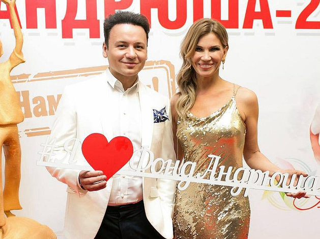 Ведущий Премии «Андрюша» с 2010 года, заслуженный артист России Александр Олешко и Юлия Жаботинская