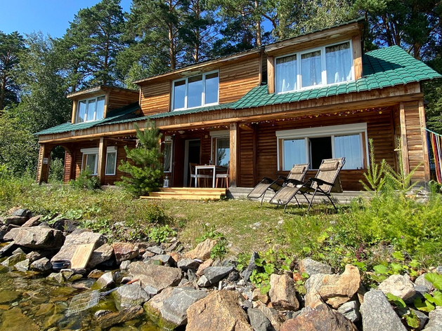 На озере Тургояк выставили на продажу популярную базу отдыха
