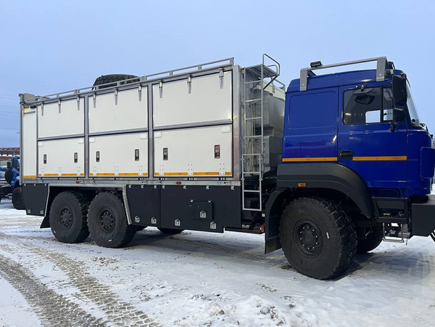 Челябинские машиностроители создали фургон-мастерскую для ремонта спортивных автомобилей
