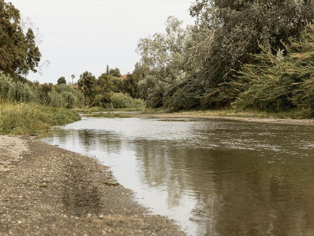 Река перекрыла дорогу к поселку в Челябинской области: пострадали жители и туристы Аркаима