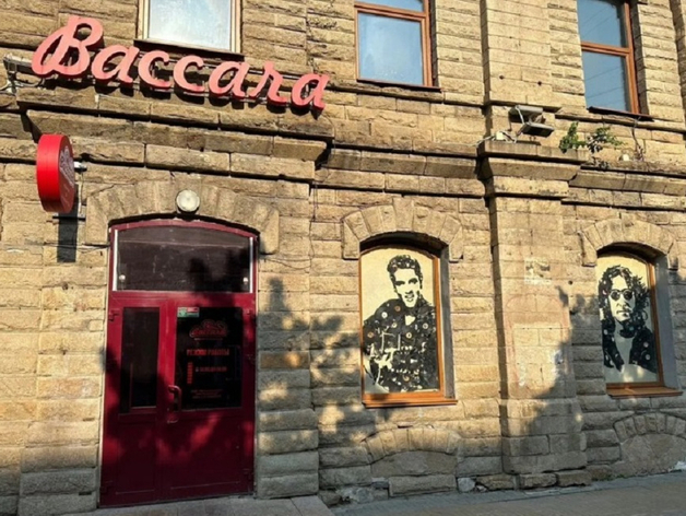 Старейший караоке-клуб в центре Челябинска выставили на продажу: причина
