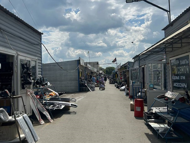 «Искра» на распутье: челябинский авторынок освобождают от торговых павильонов. ФОТО
