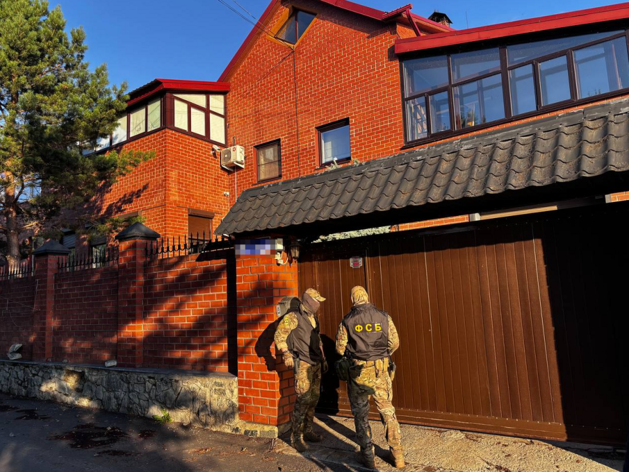 ФСБ провела обыски по делу о картельном сговоре на поставках питания в школы Челябинска