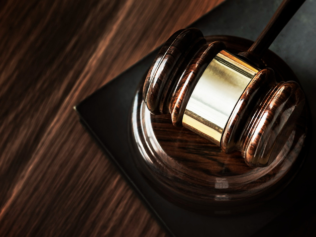 Суд наложил арест на счета близких родственников миллиардера Струкова