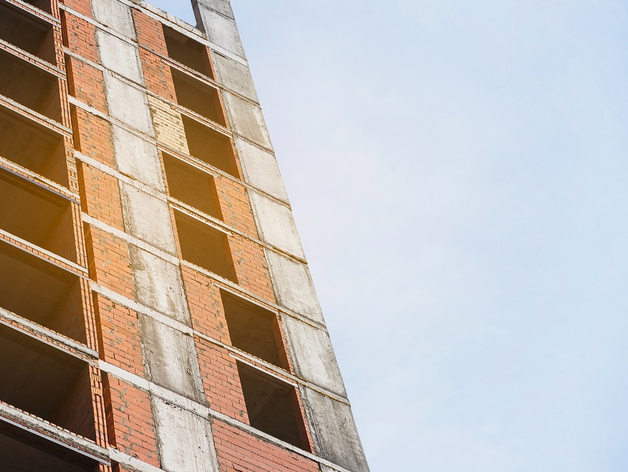 Заброшенную гостиницу в Челябинске власти продали за 28 млн рублей