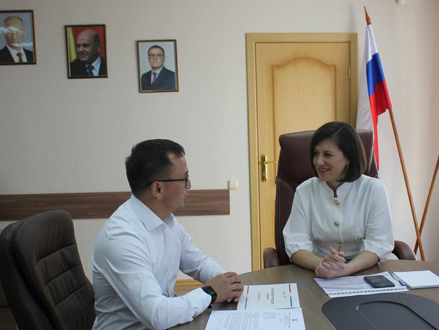 В Минэкономразвития Челябинской области ветеран СВО осваивает поддержку бизнеса

