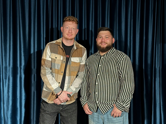 Юмор, выручка, донаты: как устроен первый стендап-клуб в Челябинске и на чём зарабатывает