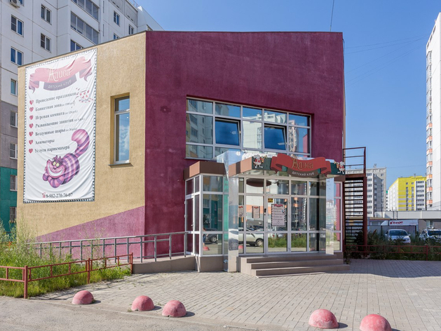 В оживленном районе Челябинска выставили на продажу детский клуб 