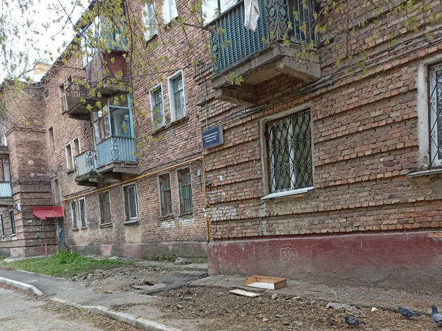 УК в «Немецком квартале» Челябинска наказали за гниющие дома и завалы мусора
