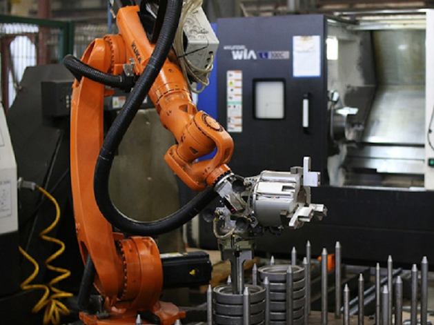 «Что если заработной платы нет?» Челябинские эксперты — об экономике в эпоху роботизации
