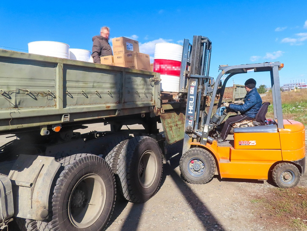 Почти 6 тыс. литров моторного масла перехватили на границе в Челябинской области Почти 6 тыс. литров моторного масла перехватили на границе в Челябинской области