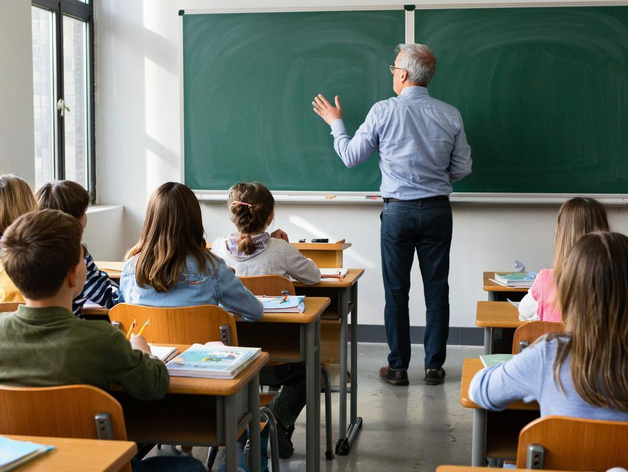 В челябинском вузе во время лекции умер преподаватель
