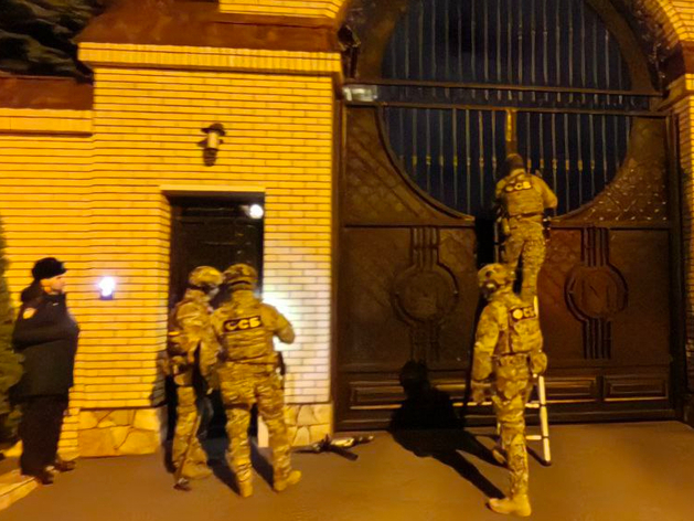 В Челябинске проводят следственные действия в отношении бизнесменов Махониных
В Челябинске проводят следственные действия в отношении бизнесменов Махониных