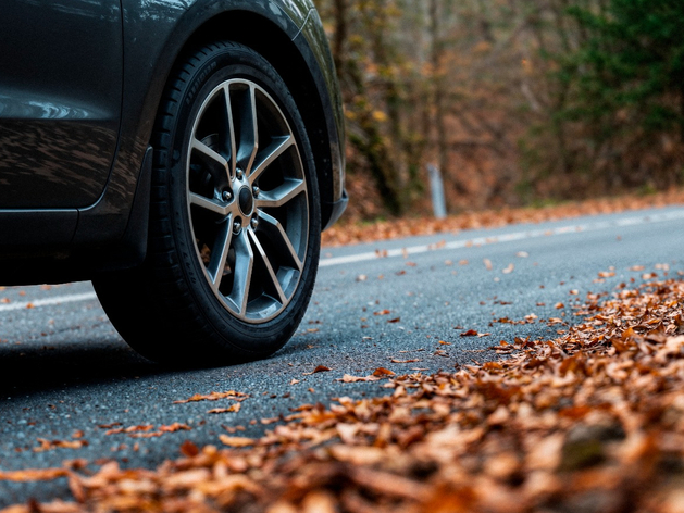 Стало известно, где предпочитают покупать зимнюю резину челябинские автолюбители
