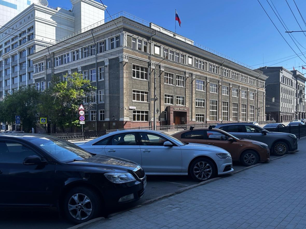 Власти Челябинска отложили введение платных парковок Власти Челябинска отложили введение платных парковок